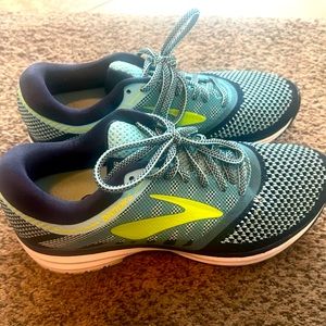 Women’s tennis shoes Brooks Revel